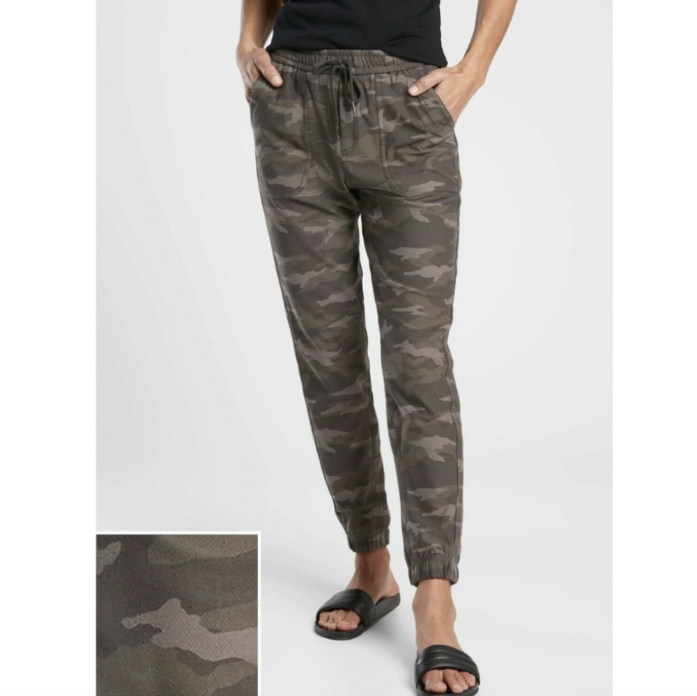 Athleta camo Farallon jogger Size 2